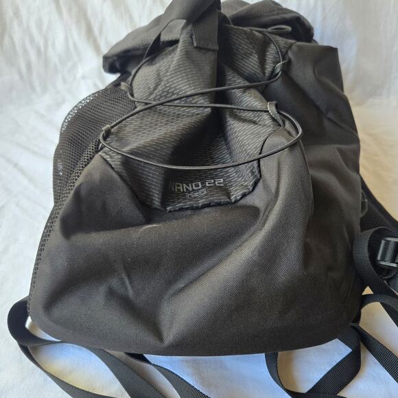 Gregory Nano 22 Liter H2O Hydration Pack Backpack Dayback Hiking Obsidian Black - Picture 3 of 5